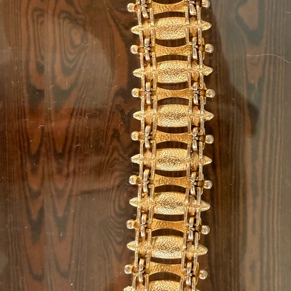 Sarah Coventry beautiful MCM bracelet- a statement, signed - Picture 2 of 6